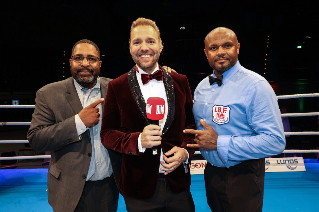 IBF President Daryl Peoples Ronny Leber Referee Legende Robert Hoyle Foto Torsten Helmke.jpg